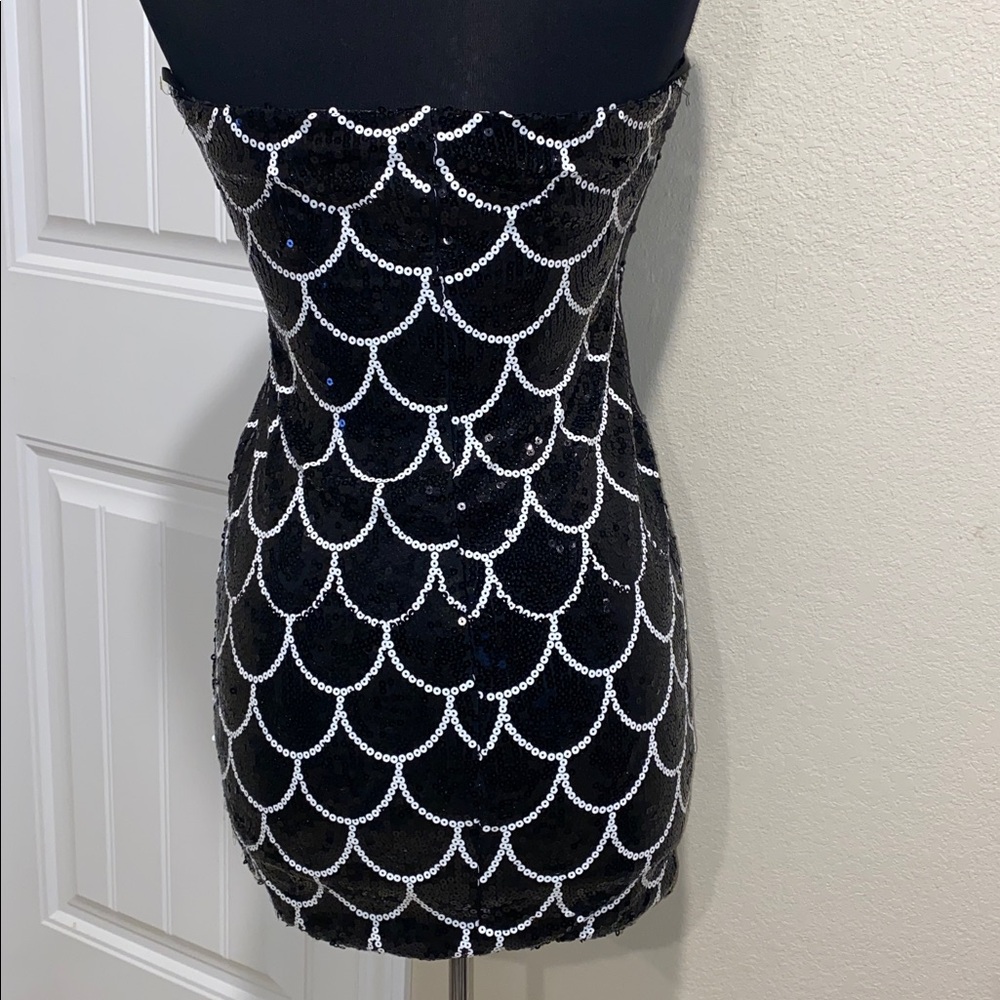Love Reign Sequin Halter dress - Picture 3 of 5